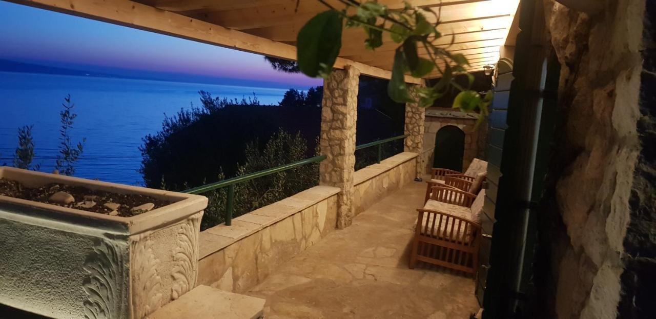 Cottage Holiday Home オミシュ エクステリア 写真