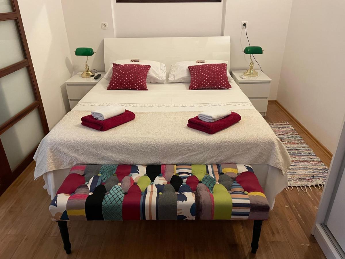 Cottage Holiday Home オミシュ エクステリア 写真